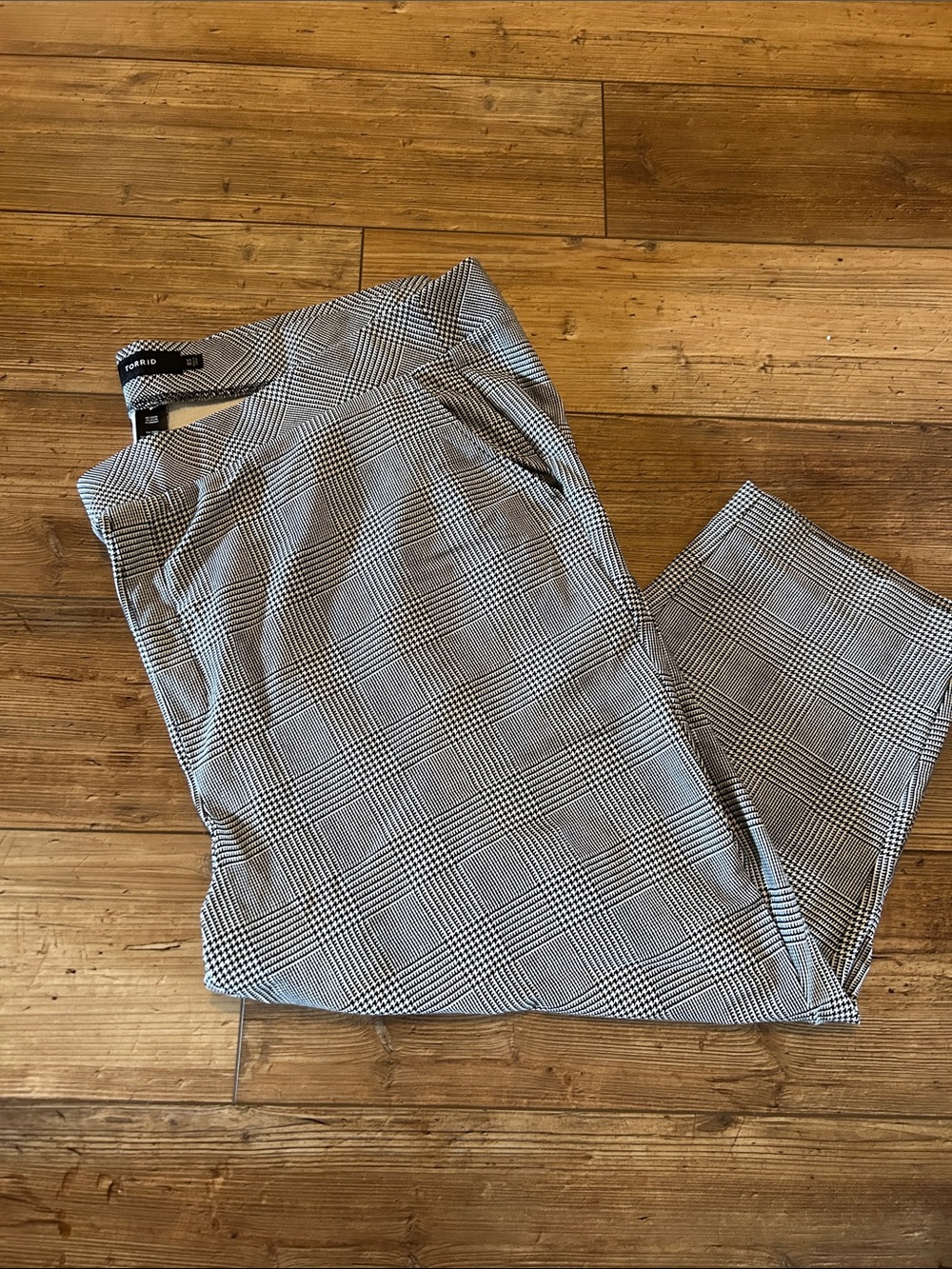 Torrid Ponte Pull On Stretch Pants size 6s 6x short black & white plaid like new